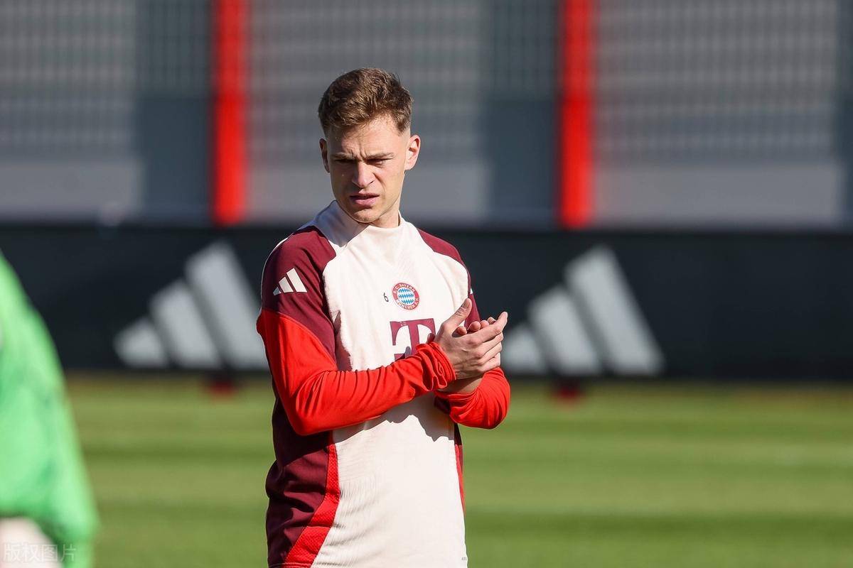 西亚卡姆在拜仁比赛中出色防守，比赛局势复杂引发热议！赛场气氛高涨(拜仁慕尼黑最新比赛)